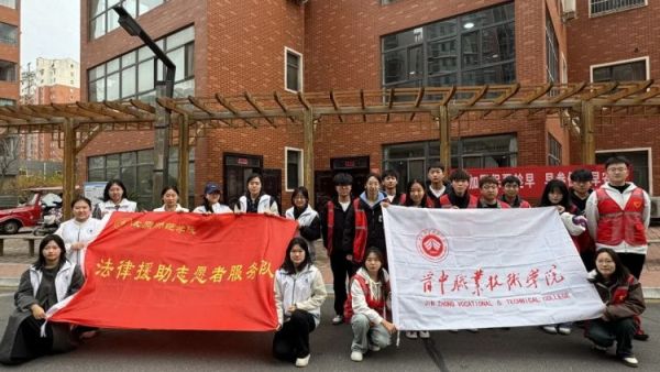 春暖社区（二）晋中新青年高校志愿者联合服务中心组织成员团体11月初在长期对接的社区志愿服务活动