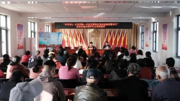 忻风润心文明实践----忻府区精神文明战线基层宣讲行走进东楼乡南肖村忻府区阳光爱心公益志愿服务队队长张素梅分享了自己多年深耕志愿服务的动人故事