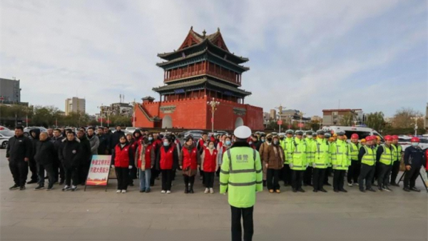 文明交通礼行天下警民同心共筑平安----临汾市开展122全国交通安全日活动临汾市文明交通志愿者协会将交通安全知识送到群众身边为居民增添了平安底色