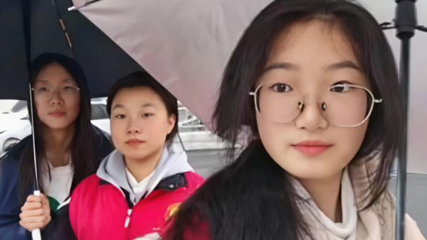 2025年11月阳泉义工“护学岗”服务组图协助交警护共同维护校园周边交通秩序守护着小学生的上学平安路