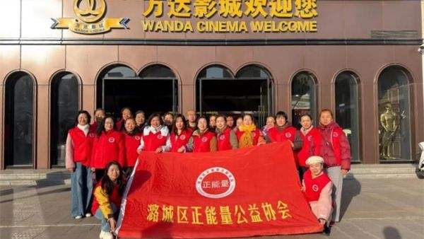 国际志愿者日：长治市潞城区正能量公益协会用行动诠释奉献与友爱在暖心窝养老院里公益理发整理房间暖心陪伴专业帮扶