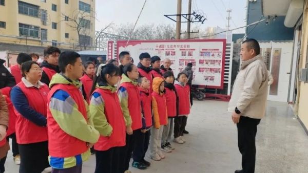 小清扫撬动大治理----盐湖区志愿者协会在运城市干休所家属院开展了社区环境保护志愿服务活动使小区环境焕然一新