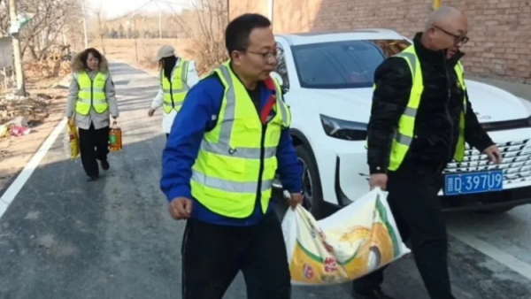 志愿暖冬情系困境老人——晋中市太谷区心连心志愿者协会志愿者带着爱心物资奔赴阳邑乡阳邑村走访看望孤寡困境老人