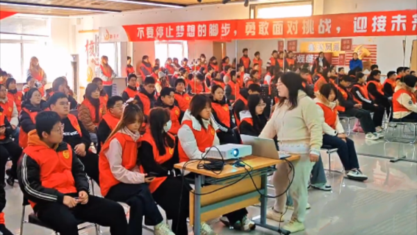 临汾近百名志愿者沉浸式体验…临汾市志愿服务联合会、市护苗爱心志愿服务队组织学生志愿者开展国家公祭日主题活动缅怀遇难同胞致敬革命先烈