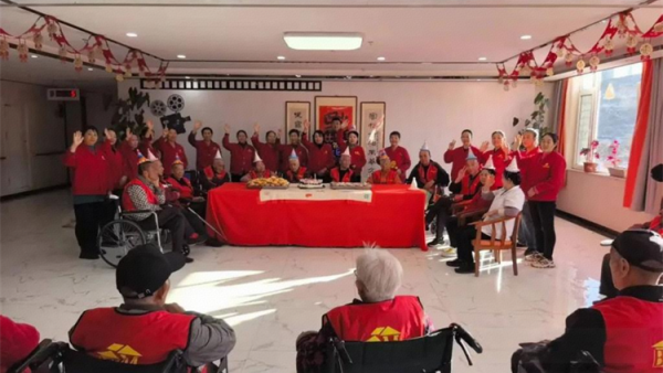 温情满溢共庆生辰 太原市杏花岭区比家美慈爱养护院12月集体生日会为当月寿星们送上最真挚的祝福