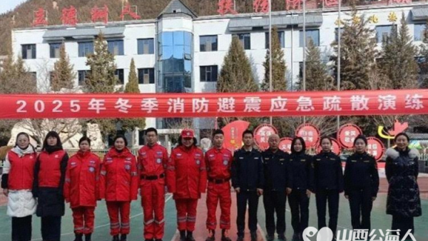 冬季安全必修课 吕梁中志协救援队走进吕梁市卫生学校、吕梁市会计学校开展消防与应急救护宣讲演练