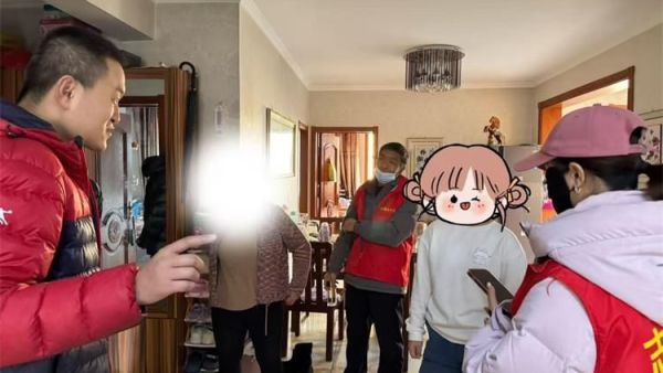 太原市志愿者小分队组织志愿者开展给事实孤儿送温暖活动给孩子们送去漂亮的运动衣