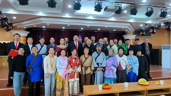 弘扬雷锋精神绽放公益光彩----山西省风林志愿者演艺团携手太原烛光志愿服务中心举办学雷锋先进人物表彰暨元旦辞旧迎新文艺演出