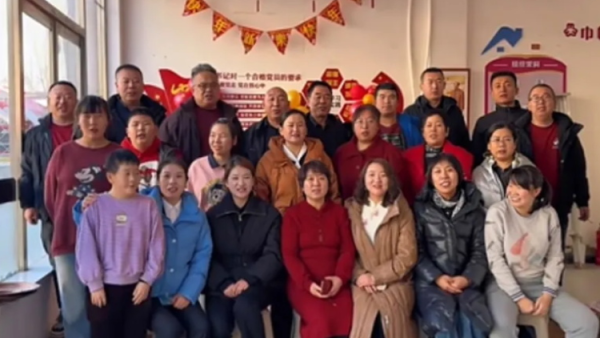 岁末暖意浓爱心伴成长----朔州慧灵尚德乐心智障碍服务中心2026元旦联欢温暖纪实大宋烧烤、张三熟肉与卫东干果以及八分醉酒业的爱心人士带着满满的食材与暖意走进慧灵尚德乐