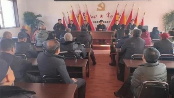 忻州市爱心企业家王胜利为原平市屯瓦村乡村大食堂捐赠价值一万元的米面粮油