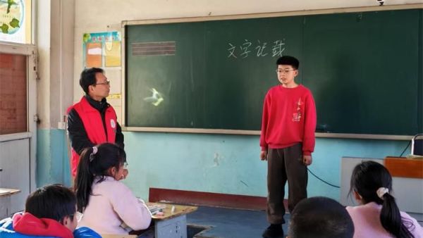 长治市善泽留守困境儿童救助协会组织志愿者宇老师郭老师杨老师等一行3人去沁县西关小学送课中