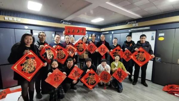 墨香送福情暖寒冬----长治市小雨点公益志愿者协会思源分会举办了慰问孤寡老人及赠送春联活动