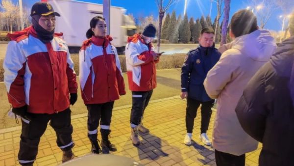 山西省红十字白泽应急救援队深夜集结 救援队的队员们用不眠不休的坚守为走失老人点亮了回家的路