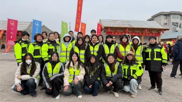 晋中市太谷区心连心志愿者协会安保志愿者参加了太谷区打春牛活动安保志愿服务确保了活动圆满举行
