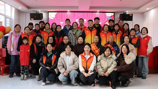 太原市烛光志愿服务中心组织志愿者新春慰问比家美敬老院的老人们八年风雨无阻八年初心不改以行动传承雷锋精神用日复一日的坚守与实打实的陪伴