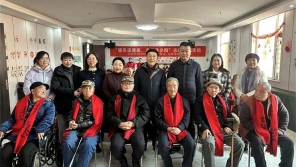 致敬峥嵘岁月情暖桑榆晚晴----太原市老龄健康事业服务中心山西省老年医院走进太原市杏花岭区比家美慈爱养护院开展暖冬送健康志愿伴夕阳慰问活动