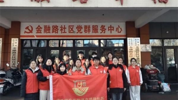 金福拓春情暖桑榆----介休市北关街道彦博路社区志愿者协会的志愿者们春节前如约而至开展了一场敬老拓印陪伴行动