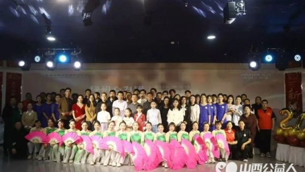 择初心为锚十七载爱在吕梁 吕梁市离石区青年志愿者协会2025年会圆满落幕十七载风雨兼程续写一城温暖华章共赴新岁公益之约