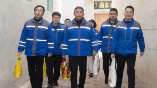 山西天宝科工股份有限公司开展新春送温暖活动走访慰问定襄县北关村困难群众困难大学生老党员及公司困难职工家庭送上慰问品慰问金与新春祝福