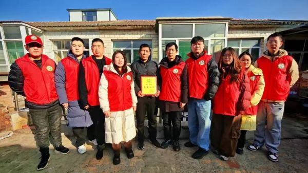 走访慰问困难户真情帮扶暖人心 长治市上党区义工协会联合一品源合作社开展困难家庭走访慰问困难户活动给困难家庭送去米面油对联等慰问品