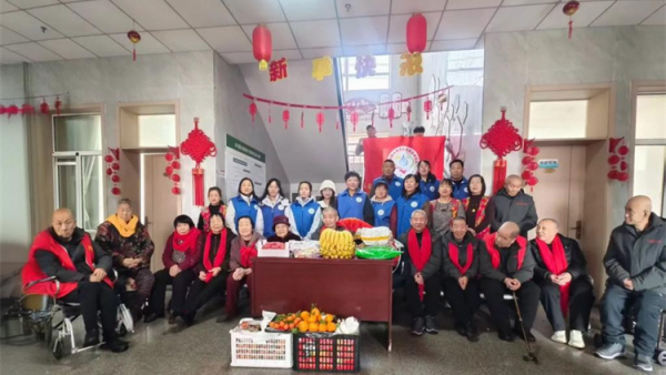 春节陪老人过年是一种幸福 长治市小雨点公益志愿者协会选择在这一天来到潞州区黄碾镇故南敬老院开展了一场温馨的敬老活动