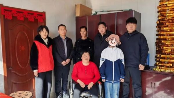 青联走基层温情暖新春----忻府区青联委员关爱青少年在行动前往东楼乡东楼村开展新春走访慰问困难学生活动为孩子们送上节日祝福慰问物资与学习用品