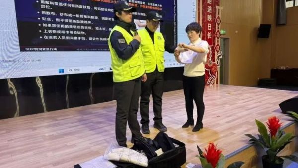 校园急救生命护航----太原市绿舟应急救援促进中心联合白求恩医院走进小店区和煦路学校举行校园急救培训课讲解