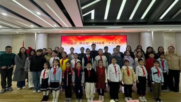 太原市杏花岭区举办 学雷锋做志愿共同奋进“十五五” 活动 雷锋杂志社山西太原工作部做学雷锋宣讲社区群众志愿者代表及青少年代表共同参与活动