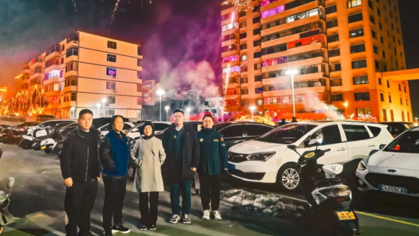 新春走基层除夕守平安 吕梁蓝天救援队联合滨河街道龙山社区工作人员暖心值守守护群众平安欢度马年新春