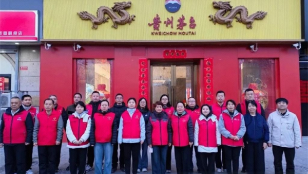 爱心早餐暖盐湖春风化雨志愿行 盐湖区志愿者协会的爱心早餐在元宵佳节和学雷锋纪念日迎来了春天的第一缕温暖这不仅仅是简单的早餐发放更是对环卫工人和所有城市劳动者的深情致敬