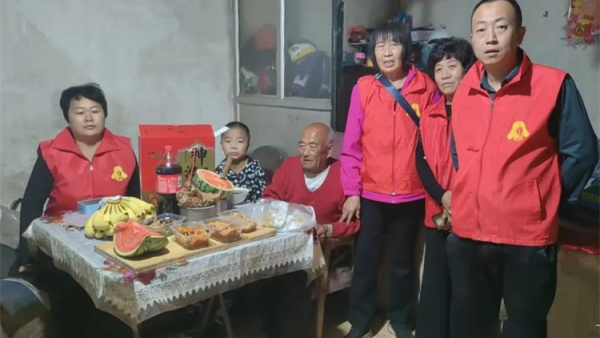 缅怀忻府区东南宋村李付良老人----忻州市阳光爱心公益团队八年相伴暖人心送别善举续温情书写了一段温暖人心的公益故事