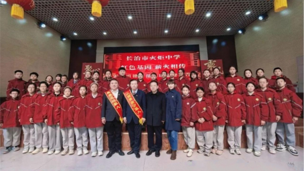 传承雷锋精神汲取奋进力量----长治市火炬中学邀请山西省学雷锋道德模范志愿服务先进事迹巡讲团刘建成、武钢做学雷锋道德模范先进事迹报告