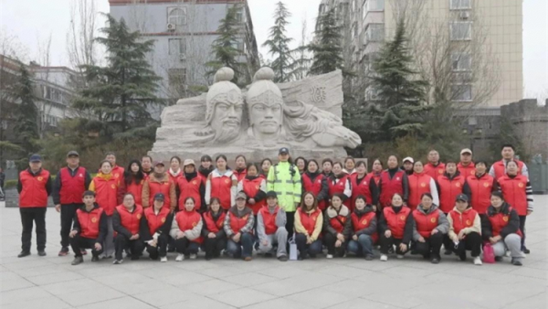 警民同心助创城文明劝导显担当 临汾市文明交通志愿者协会联合交警一大队开展交通志愿服务岗专项培训志愿者们奔赴城区重点交通岗位用耐心与热情守护道路秩序