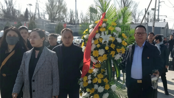 同心公益行赓续红色血脉奠英烈----杏花岭区新联会携手太原市烛光志愿服务中心前往太原市牛驼寨烈士陵园开展清明祭英烈活动厚植爱国主义情怀