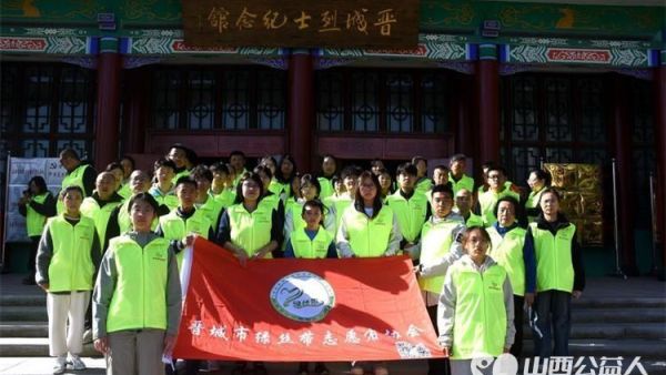 清明祭英烈初心永不忘----晋城市绿丝带志愿者协会组织志愿者祭扫晋城烈士陵园以虔诚之心敬献哀思静静追忆革命先辈浴血奋战的峥嵘岁月