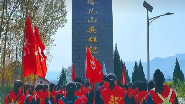 临汾市关工委、市护苗爱心志愿服务队、共青团襄汾县委、襄汾县青年志愿者协会联合组织志愿者走进襄汾县张再烈士陵园开展清明祭扫活动缅怀革命先烈传承革命精神