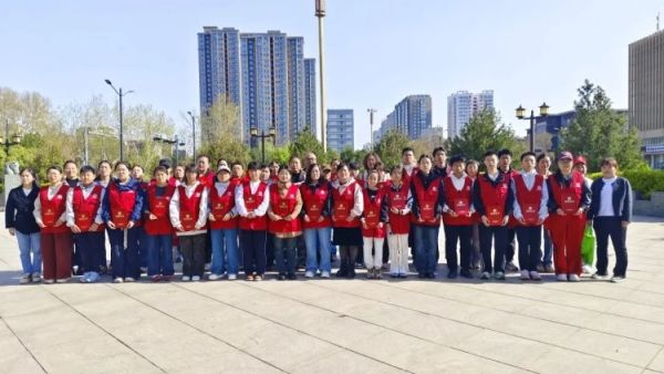 雷锋精神铭于心志愿服务践于行----临汾市文明交通志愿者协会召开三月雷锋月志愿服务表彰大会对在活动中表现突出的60名优秀雷锋志愿者予以表彰