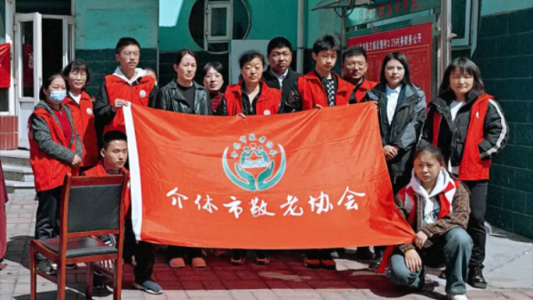 介休市敬老协会敬老爱老助老活动2026年4月4日走进张兰镇旧堡村为老人理发体检惠及我市老年人