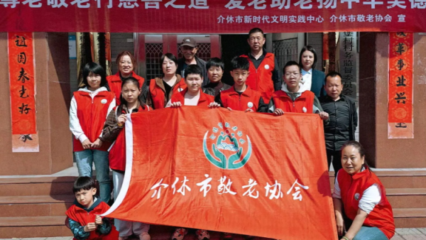 介休市敬老协会敬老爱老助老活动2026年4月11日走进张兰镇穆家堡村为老人们理发体检让每一位老人精神抖擞的迎接蓬勃春光