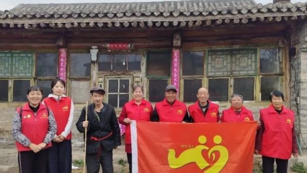 春雨中的暖流：忻州市爱心公益协会奔赴代县走访慰问代县三户困难家庭志愿者们精心筹备了各类爱心生活物资用片刻的陪伴为老人带去温暖与慰藉