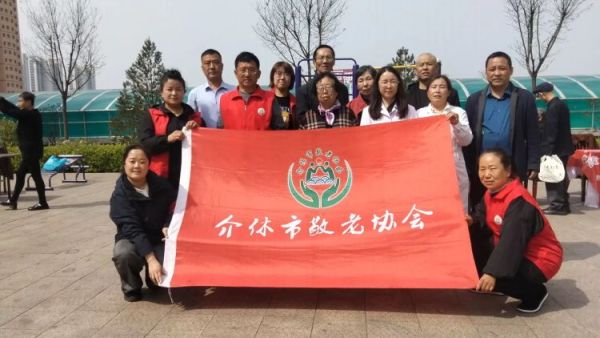 志愿服务进社区健康活动暖人心----介休市敬老协会2026年4月15日走进介休市北坛街道花园街社区泰康嘉苑为社区所有老人爱心理发义诊让尊老敬老在社区落地生根