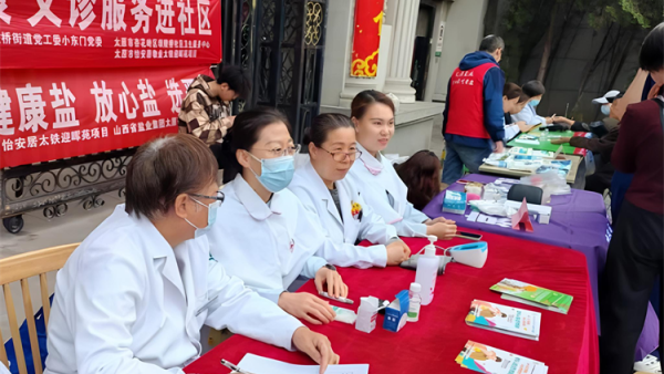 党建引领促健康义诊服务进社区----太原市杏花岭区坝陵桥街道、杏花红志愿服务中心开展主题便民服务活动义诊理发全方位一站式服务社区居民