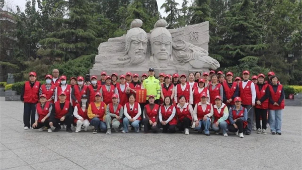 临汾街头红马甲天天见文明劝导不间断助力创城不停歇----临汾市文明交通志愿者协会第二轮文明交通劝导活动正式开展连续坚守五天累计服务人次达到835人次