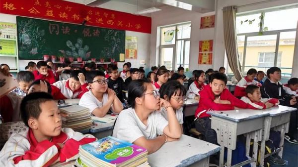 长治市善泽留守困境儿童救助协会走进沁县西关小学为孩子们带来一堂哈弗主题励志课一起探寻世界名校的成长底蕴