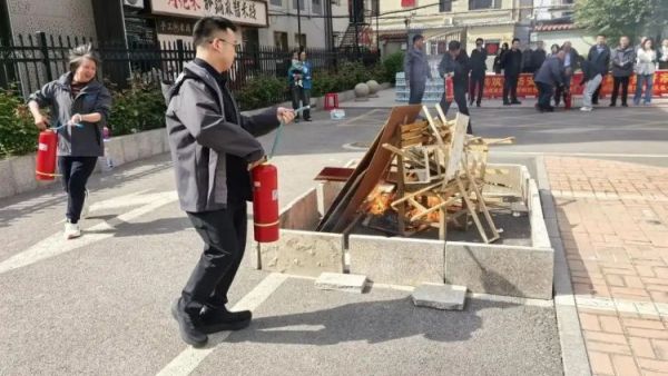 共筑消防安全防线共建和谐美好家园 平阳路街道文华苑社区、山西省纺织科学研究所有限公司携手太原市消防救援支队在小区开展全方位消防安全实战演练活动