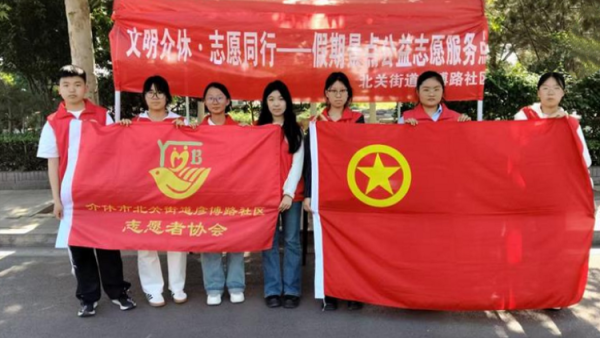 介休市北关街道彦博路社区志愿者协会在介休市三贤大道博物馆门口圆满开展公益引导志愿服务活动以志愿之力守护文旅秩序彰显城市文明