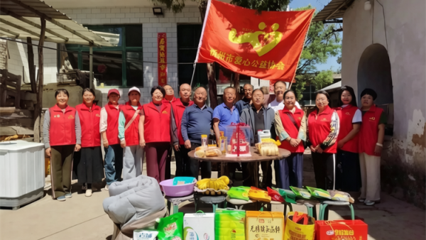 情暖九旬英眷，传承红色荣光一一忻州市爱心公益协会前往忻府区庄磨镇新社村走访慰问抗美援朝老兵遗孀送上生日祝福与暖心慰问