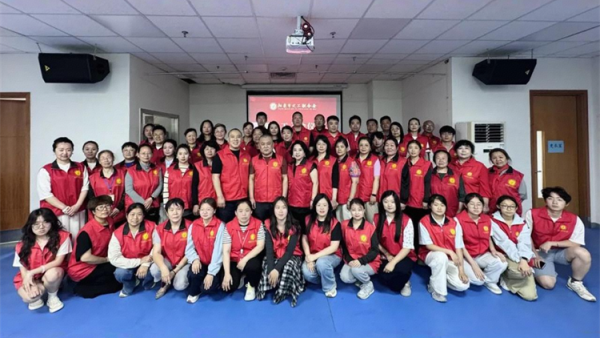 欢迎又一批新义工加入阳泉义工联合会50余名新老义工齐聚一堂共同见证一批有爱之士开启属于自己的公益征程让公益之爱一路同行永续相传