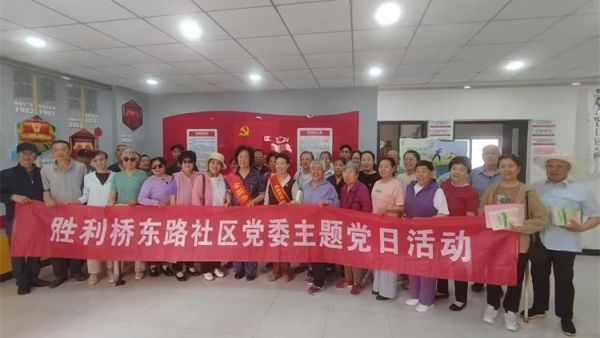太原学花志愿服务中心在杏花岭区胜利桥东社区开展“食安伴我行全心全意为人民”主题党日活动宣传食品安全知识共同维护食品安全秩序