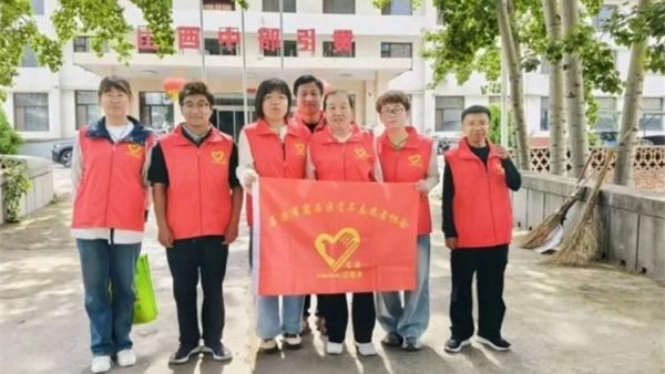 慢一点陪长辈拥抱智能 吕梁市离石区青年志愿者协会携手尉汾路社区开展智慧助老防诈护航主题爱老助老志愿服务活动